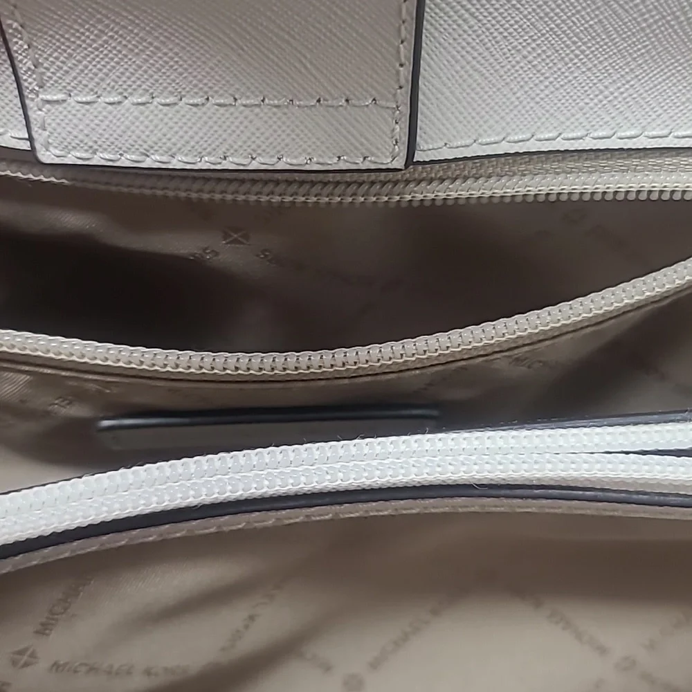 MICHAEL KORS Purse Cream Textured Leather Shoulder Bag with Gold Hardware - Picture 8 of 12